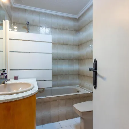 3 Bedroom Amazing In Apartment *