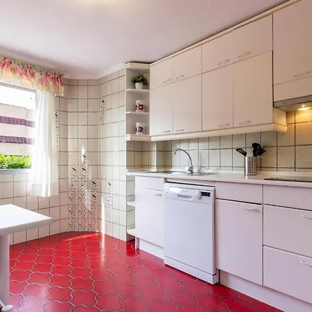 3 Bedroom Amazing In Apartment *