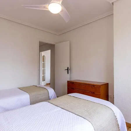 3 Bedroom Amazing In Apartment *